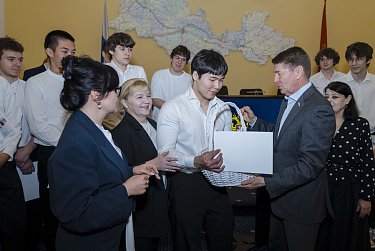Парламентский урок с депутатом и сенатором